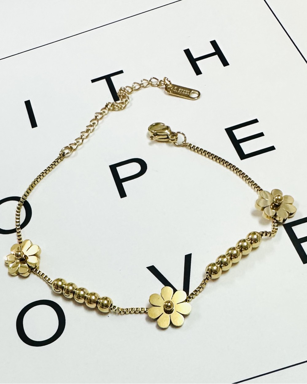 Flower Design Bracelete