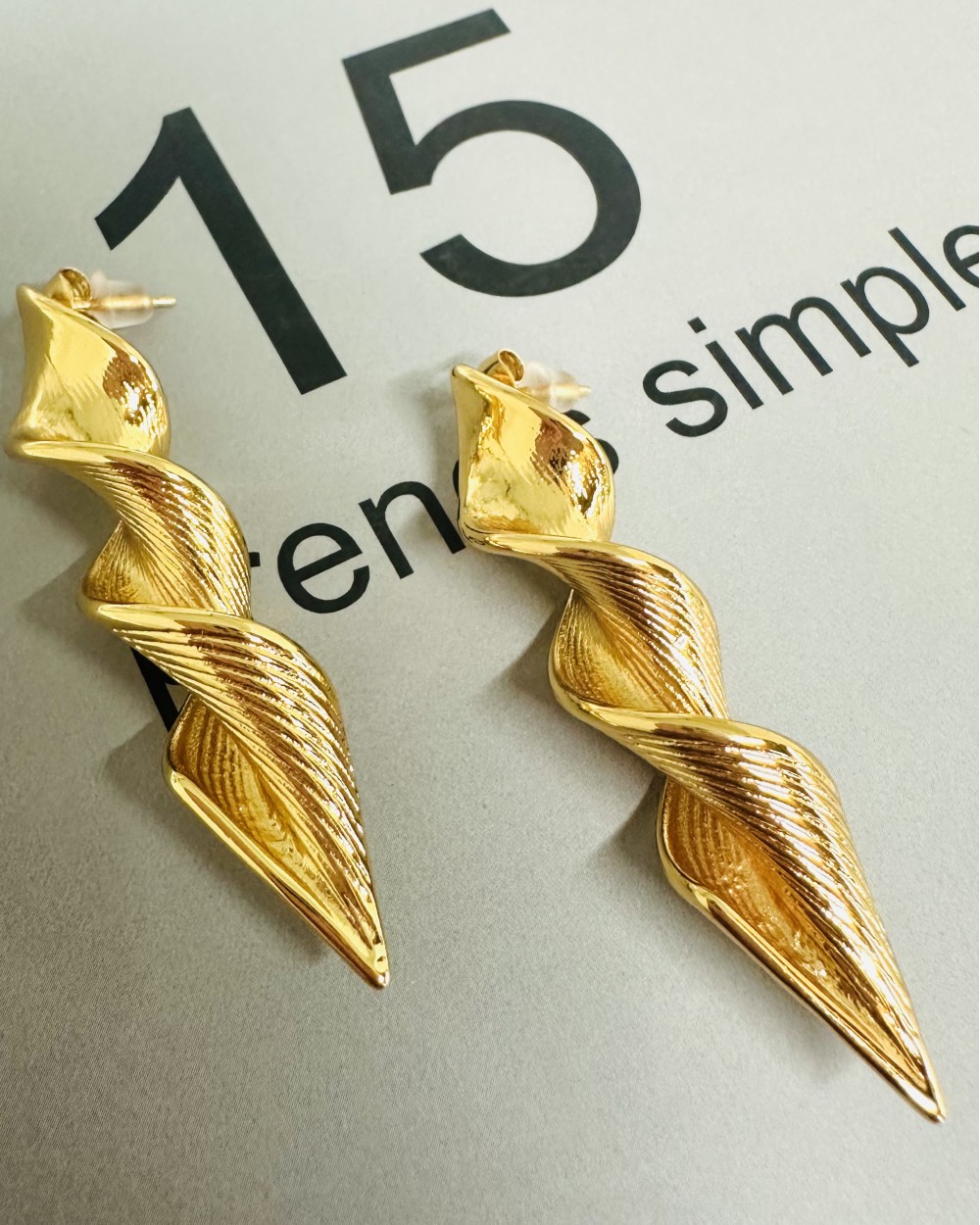 GOLDEN SPIRAL EARRING