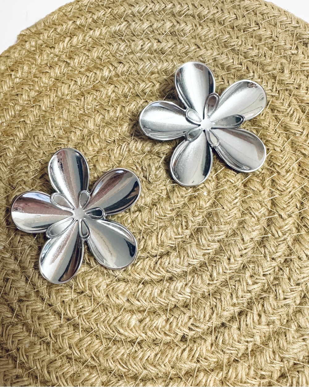 SILVER FLOWER EARRING