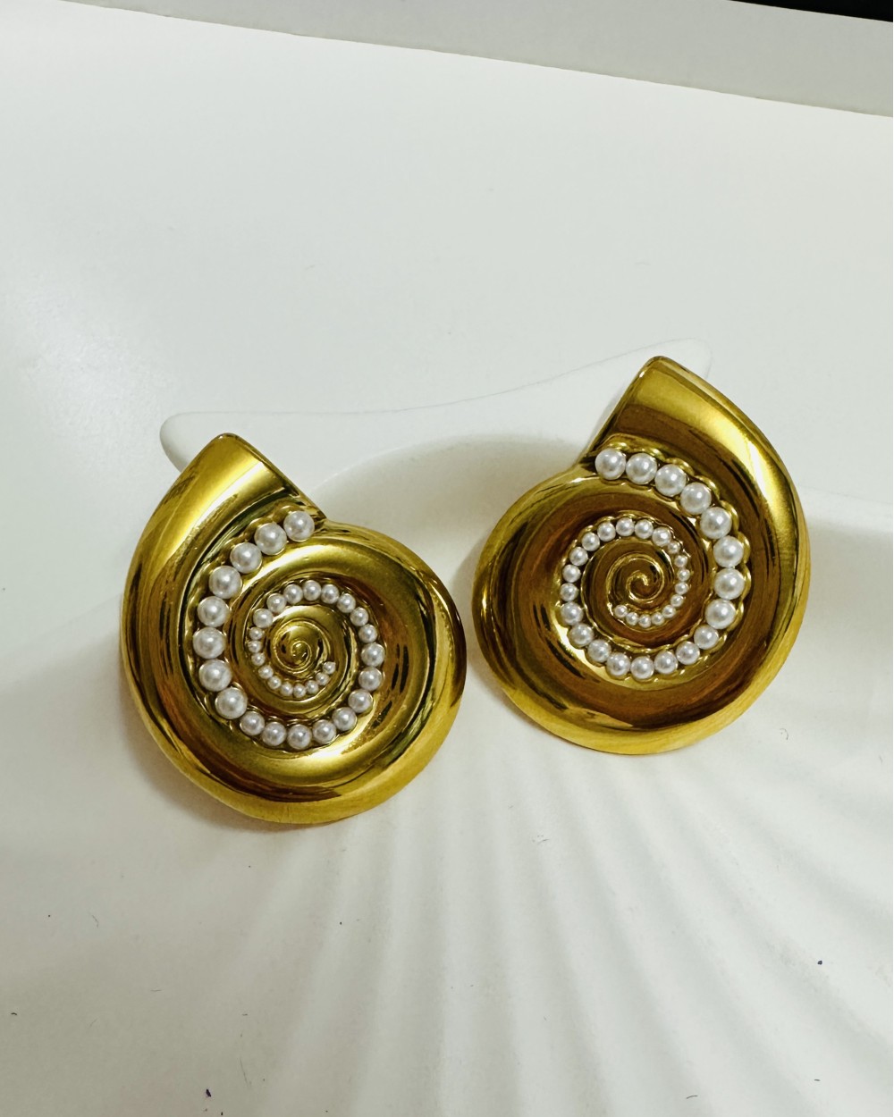SNAIL DESIGN GOLDEN EARRING