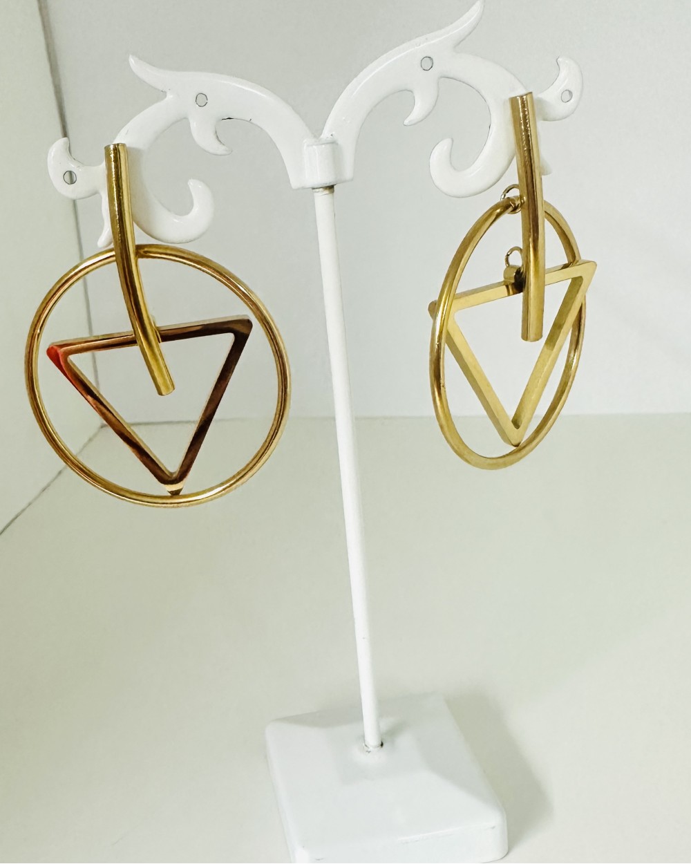 GOLDEN ROUND EARRING