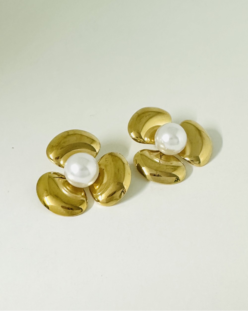 GOLDEN FLOWER EARRING