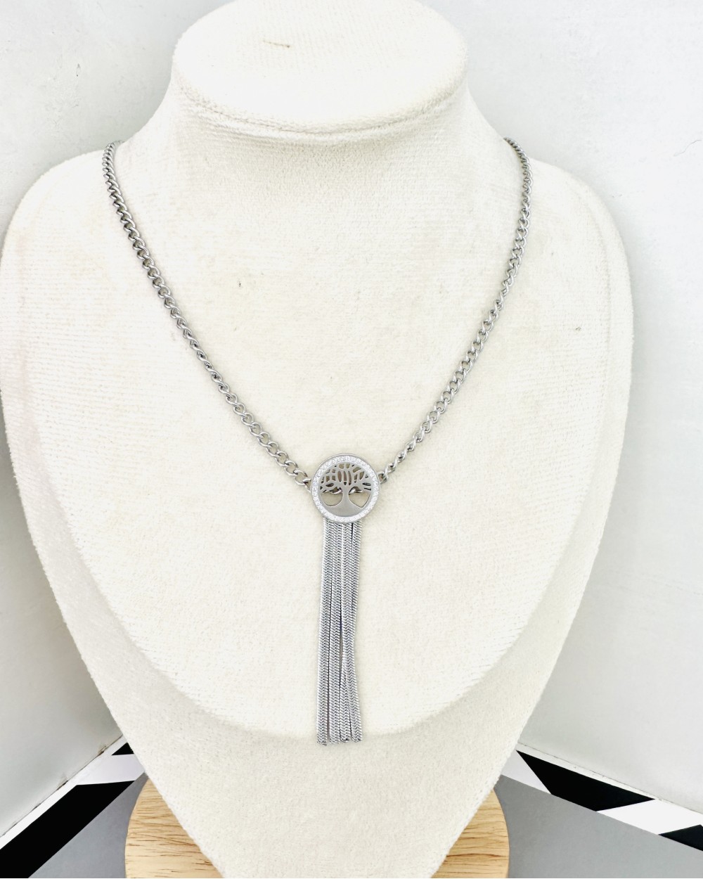 SILVER NECKLACE