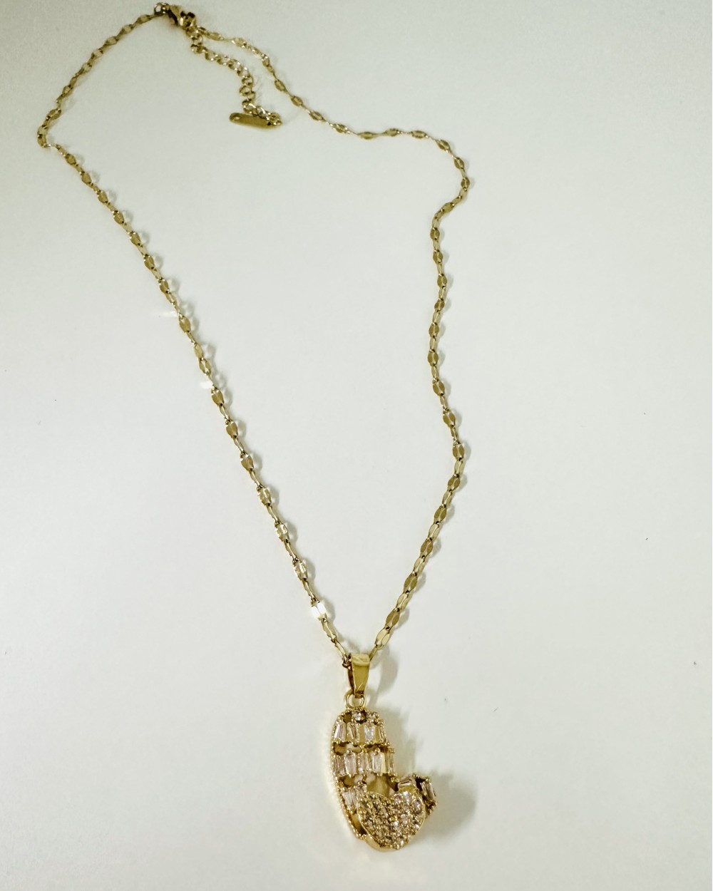 SMALL GOLDEN NECKLACE