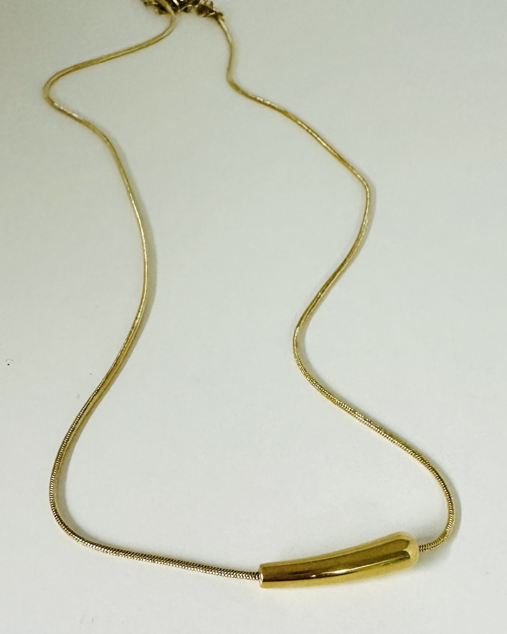 SIMPLE GOLDEN NECKLACE