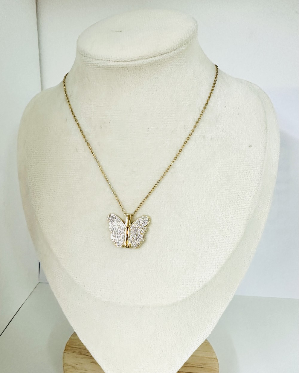 SHINY BUTTERFLY NECKLACE