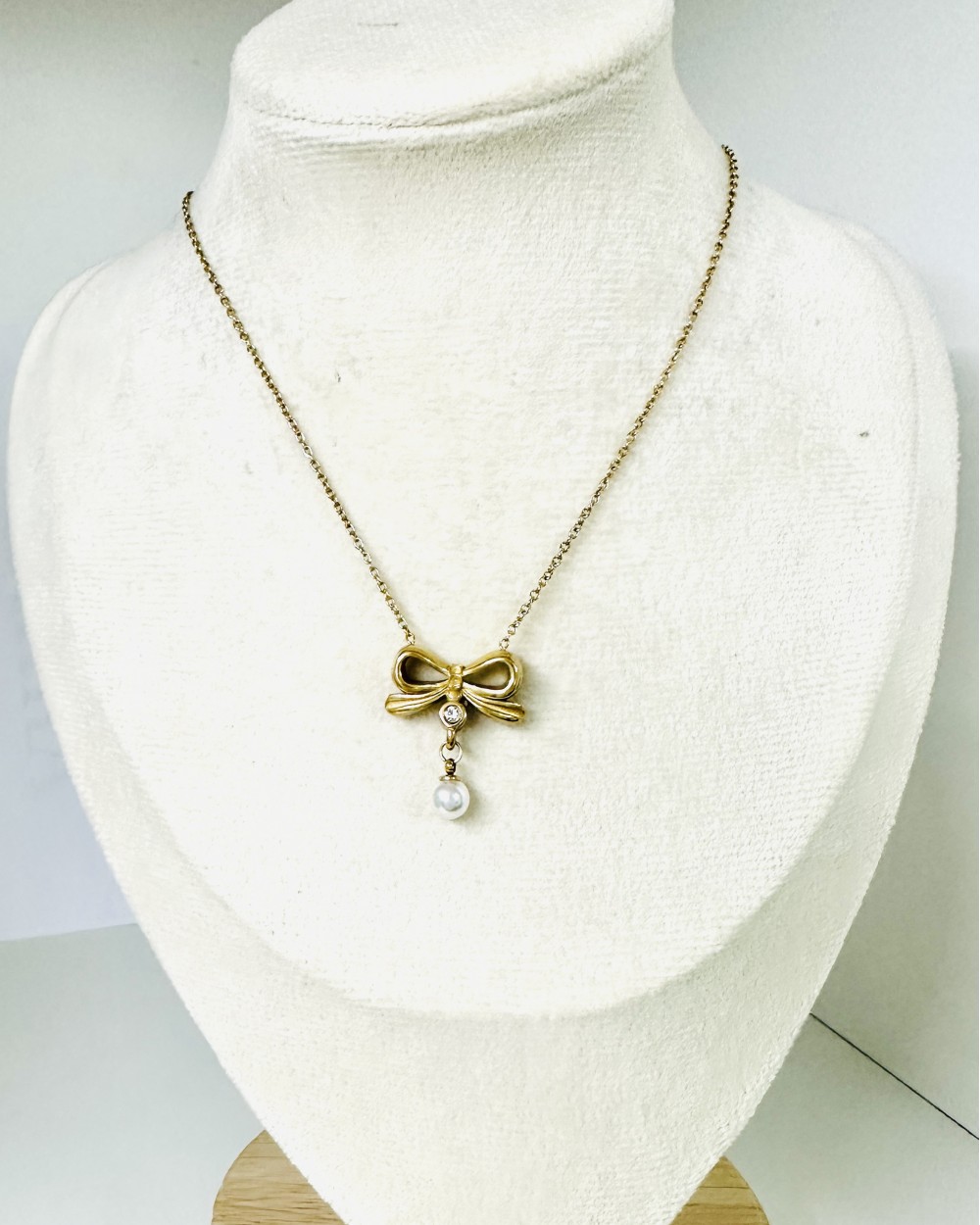 BOW NECKLACE