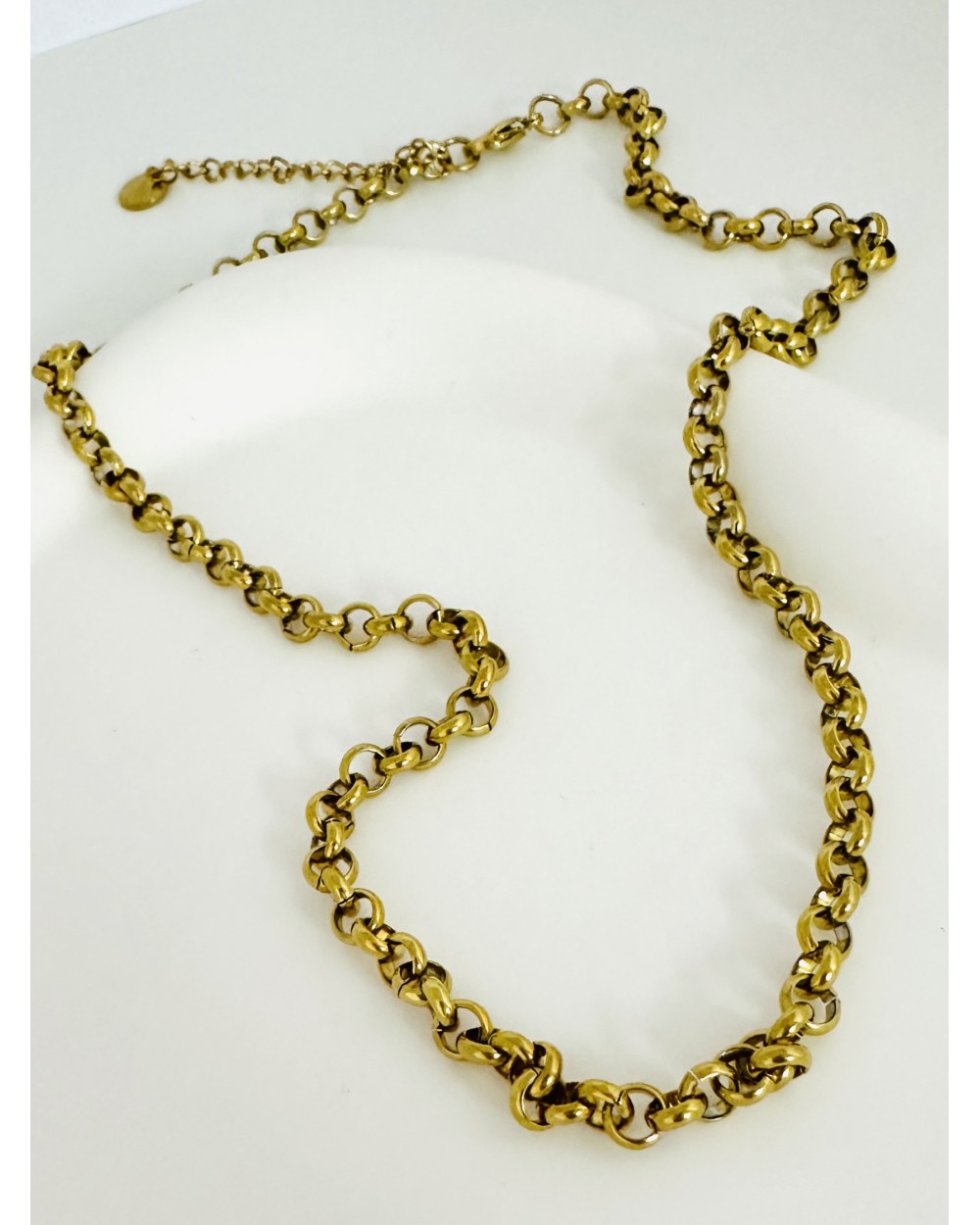 SIMPLE GOLDEN NECKLACE