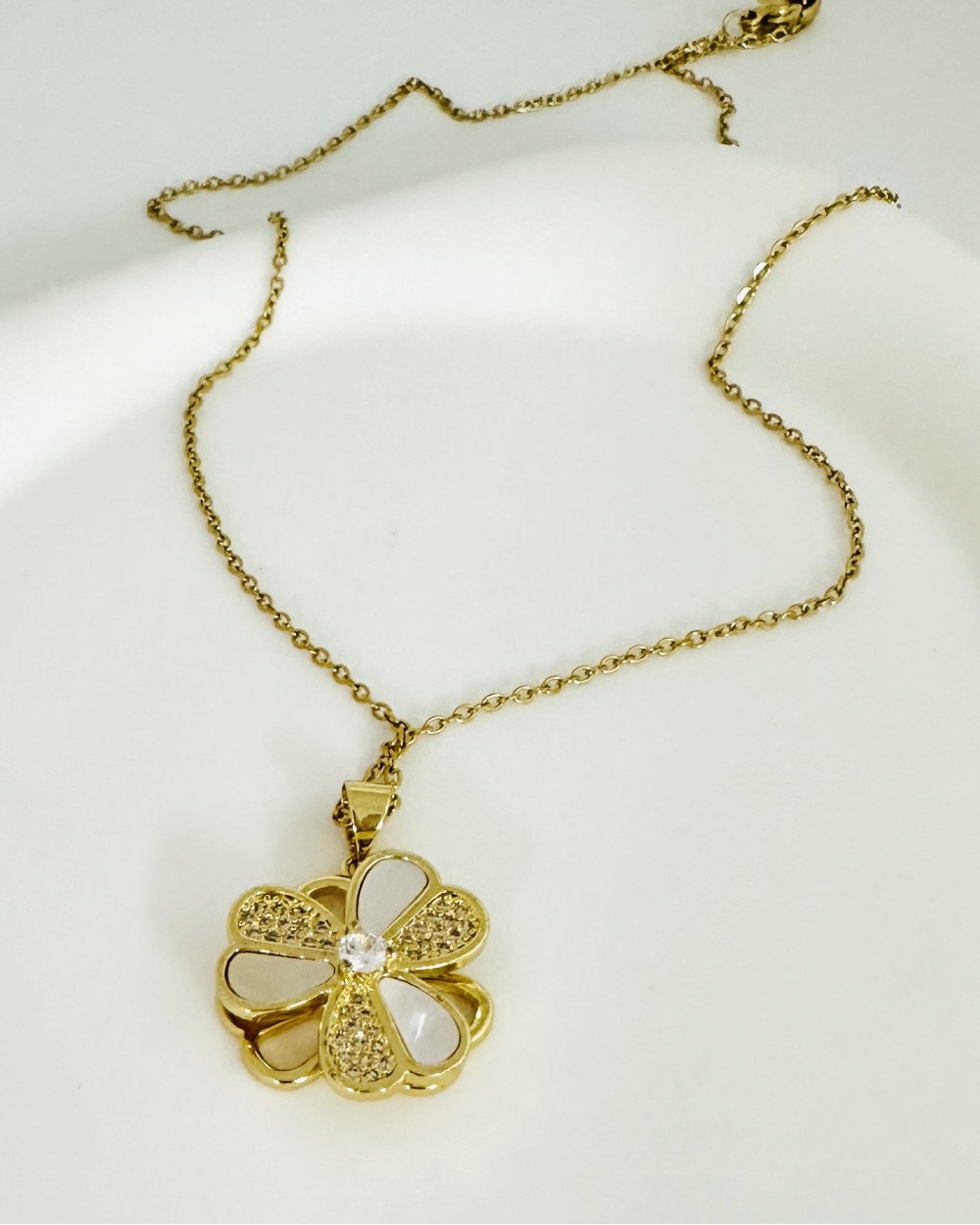 FLOWER NECKLACE