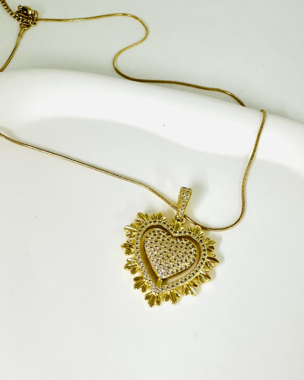 SHINY GOLDEN NECKLACE 