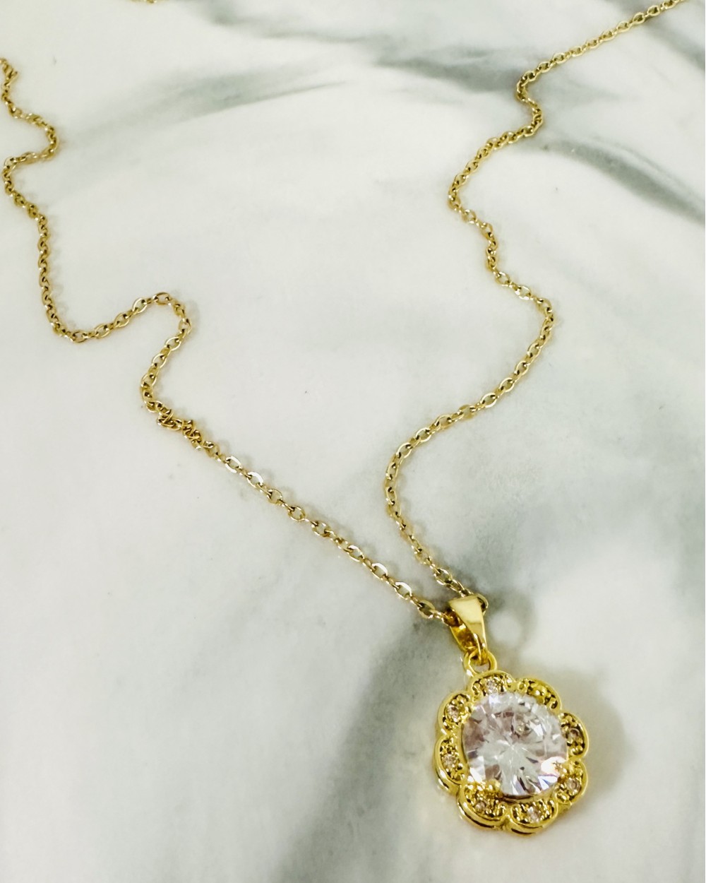 GOLDEN SHINY  NECKLACE