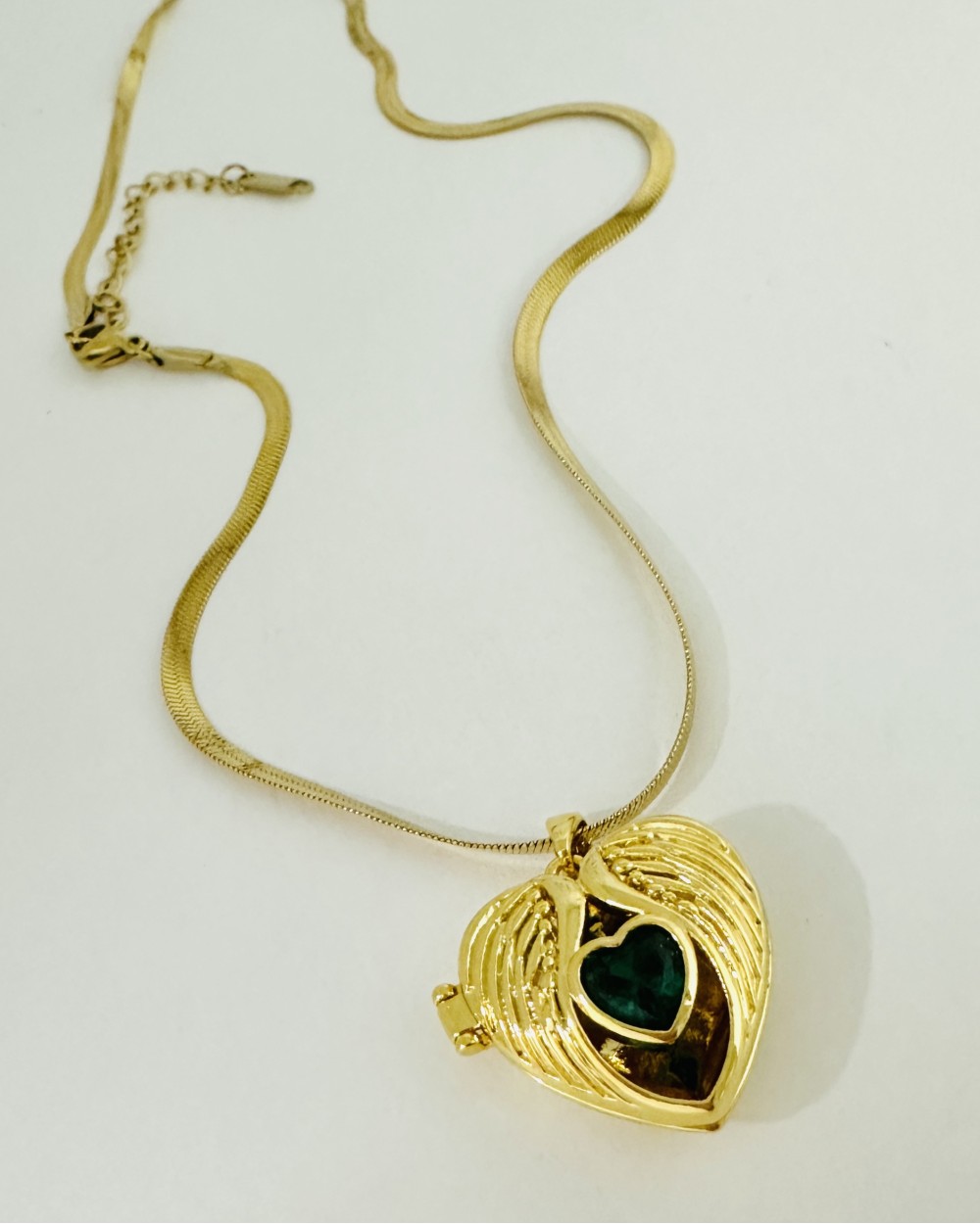 GOLDEN HEART NECKLACE