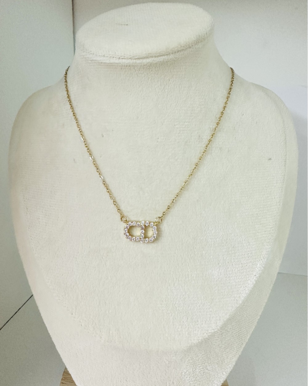 GOLDEN SHINY NECKLACE