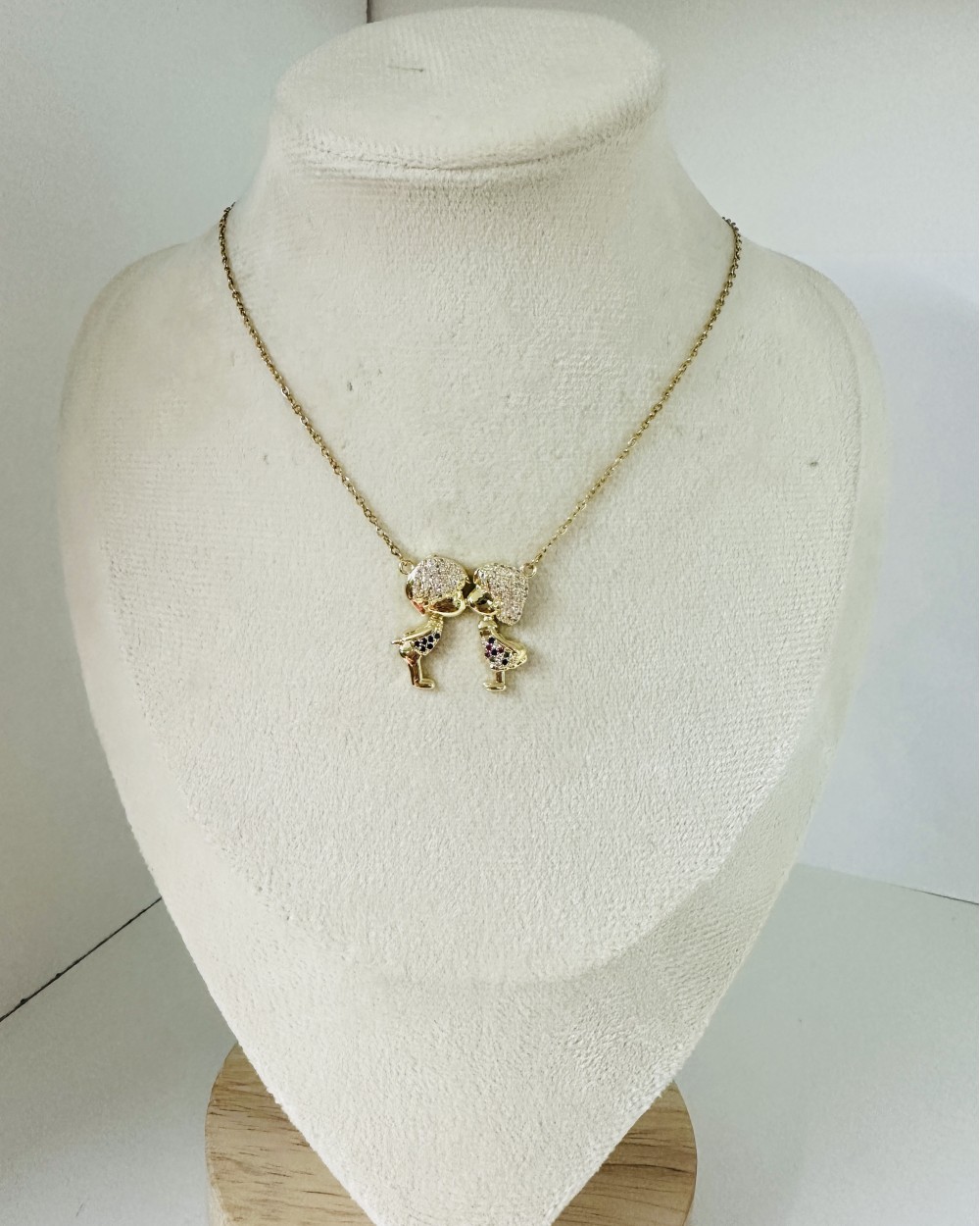 GOLDEN SHINY NECKLACE