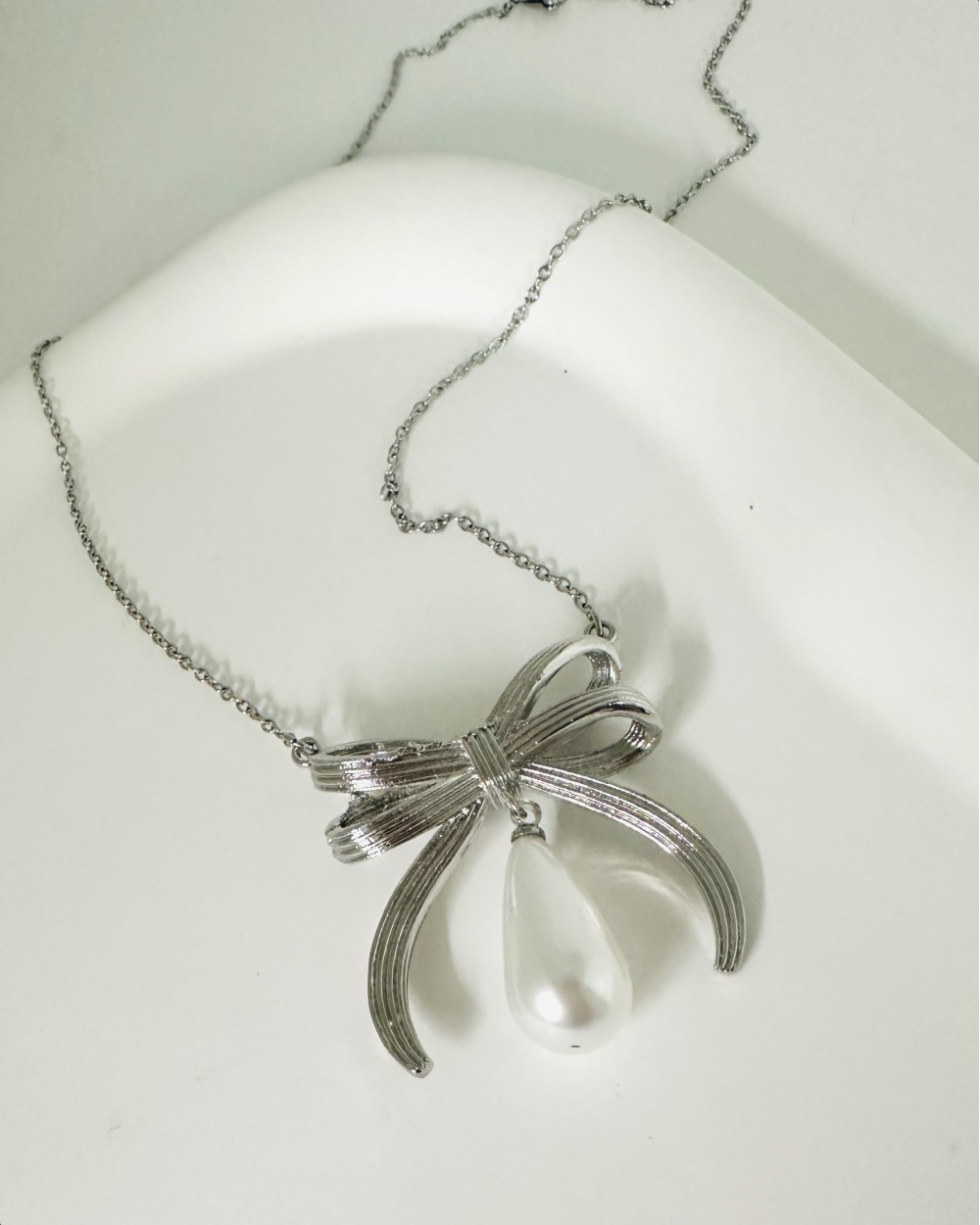 SILVER NECKLACE