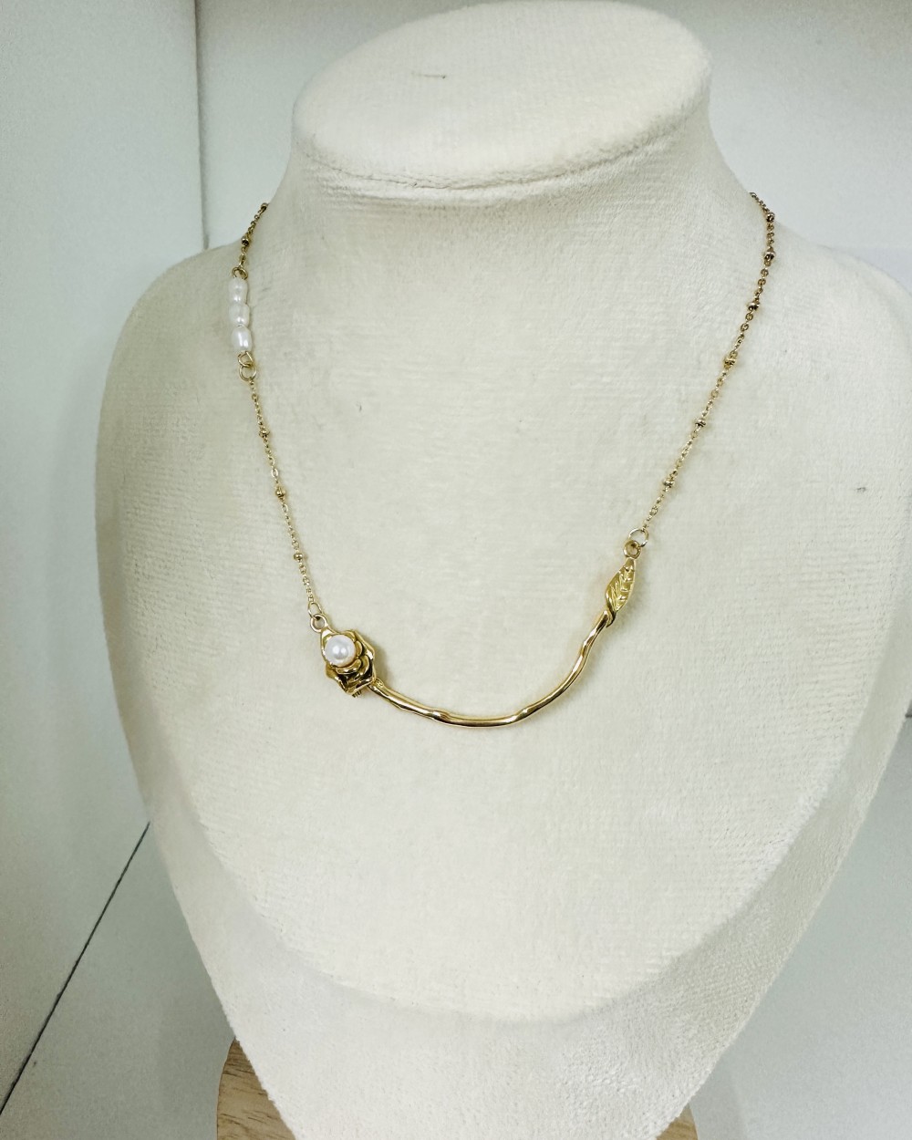 GOLDEN NECKLACE