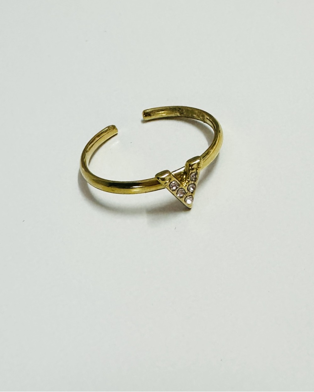 “V“ DESIGN GOLDEN RING