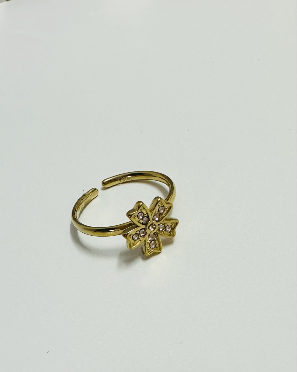 TINY FLOWER RING
