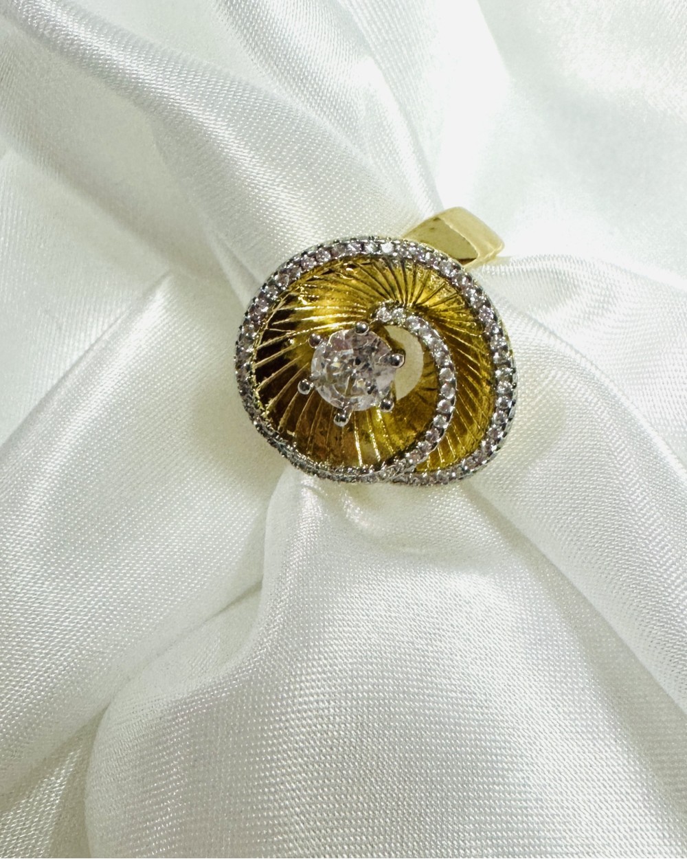 BEAUTIFUL FLOWER RING