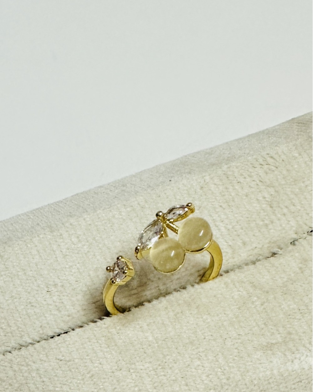 CUTE SMALL GOLDEN RING