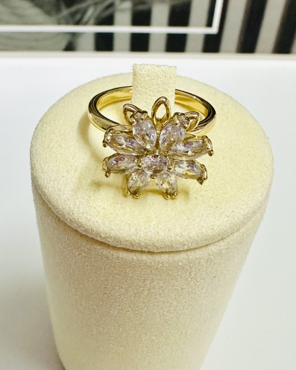 DIAMOND SHINE GOLDEN RING