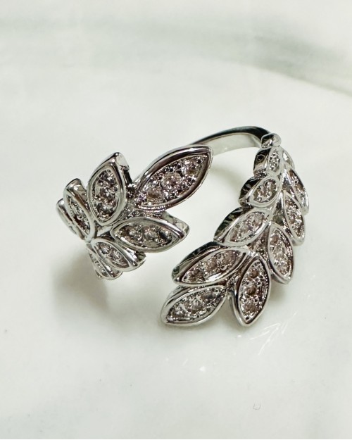 SILVER LEAF RING