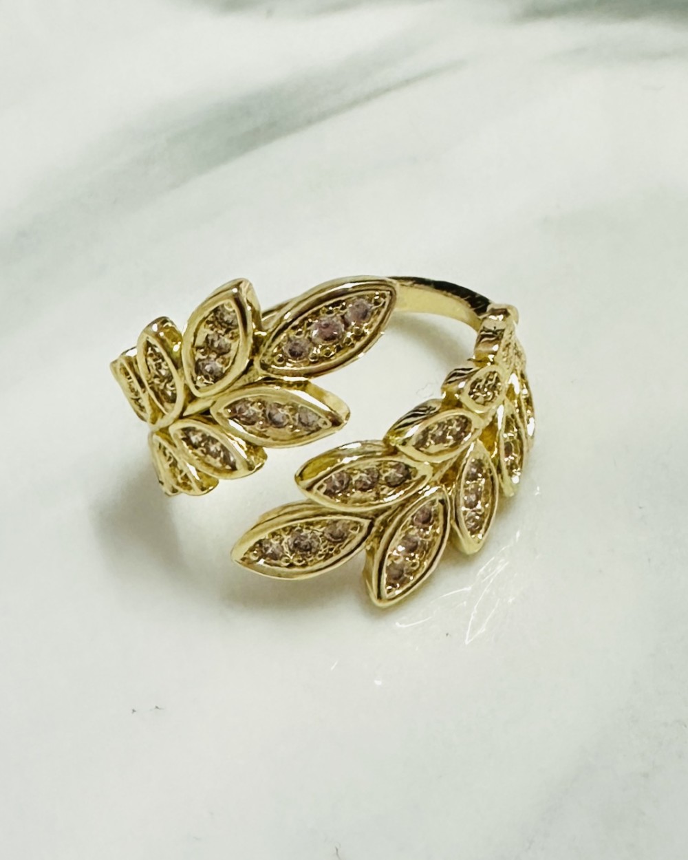 GOLDEN LEAF RING