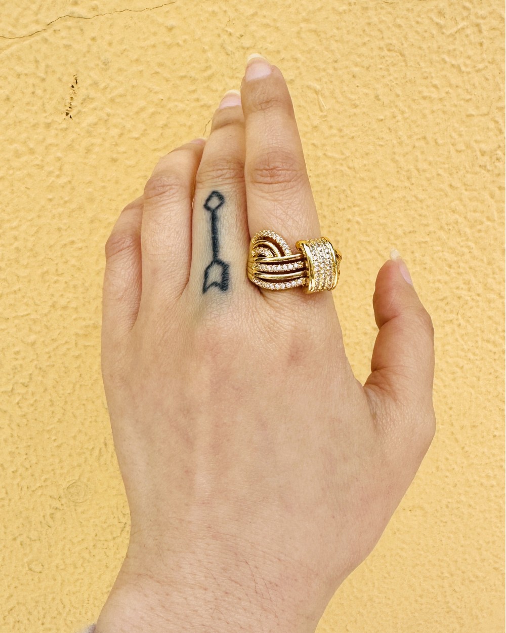 SMALL SHINY FLOWER RING